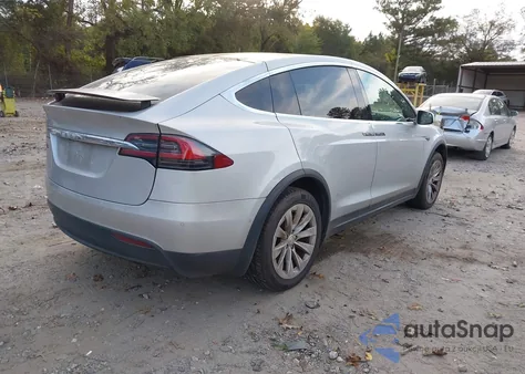 2016 Tesla Model X 60D/70D/75D/90D/P100D z USA, uszkodzony, nr VIN 5YJXCBE28GF016969